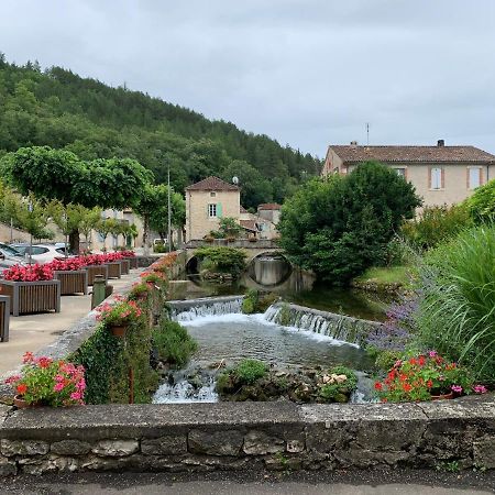 Spacious Apartment In A Charming, Tranquil Village Saint-Vincent-Rive-d'Olt Экстерьер фото